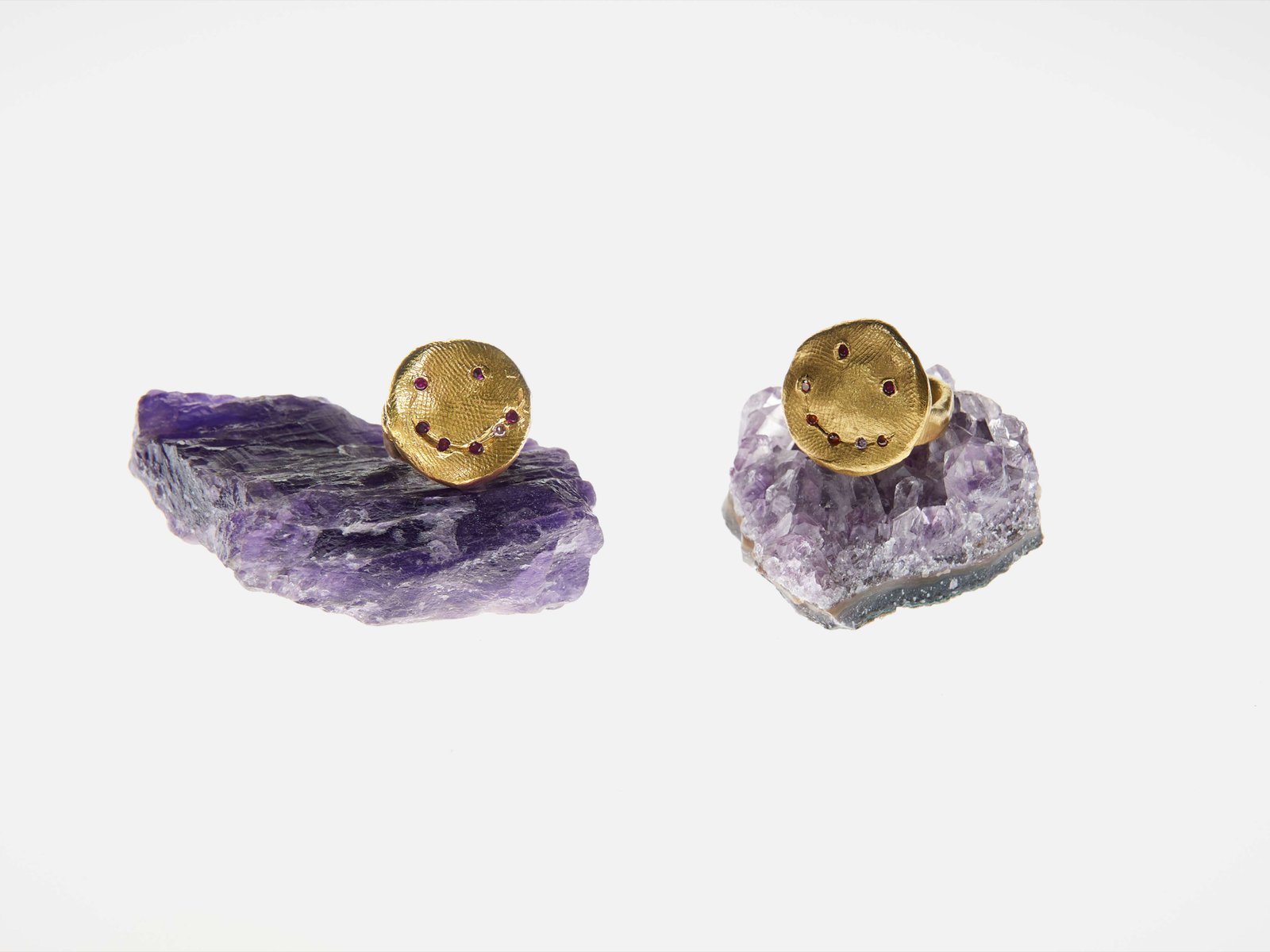 Smile ring bronze goldplated with stones by Chloe Valorso